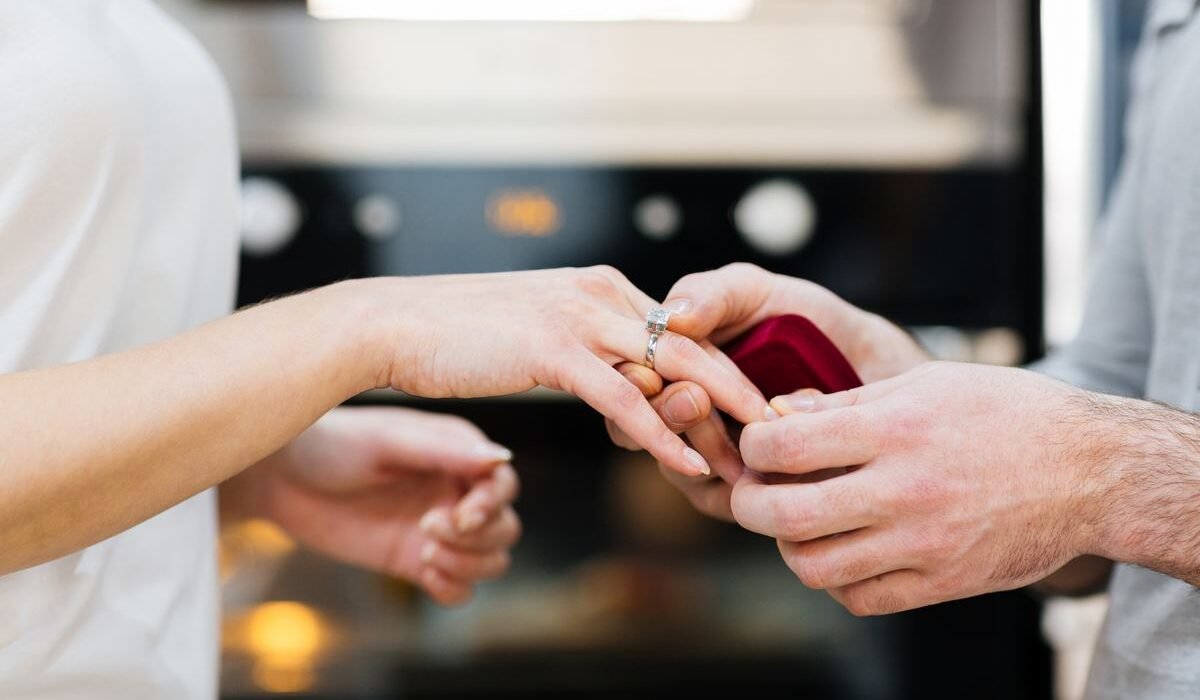 Como escolher seu Anel de Noivado: Guia Prático