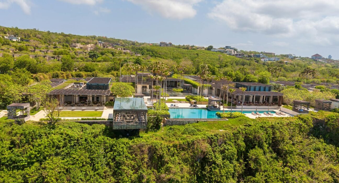 Para Aluguel de Roupas: Vale a pena alugar vestidos de festa ou peças de luxo? Sim, geralmente vale a pena, especialmente par