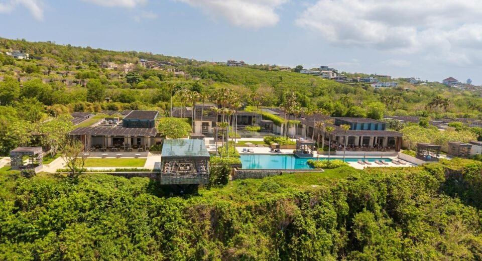 Para Aluguel de Roupas: Vale a pena alugar vestidos de festa ou peças de luxo? Sim, geralmente vale a pena, especialmente par