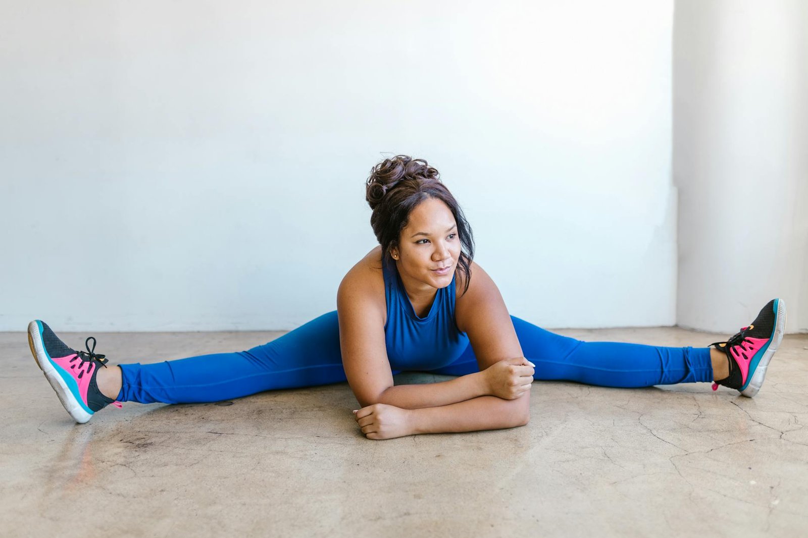 Para o biotipo oval, o segredo é equilibrar as proporções, criando linhas verticais e definindo a cintura sutilmente. Foco em