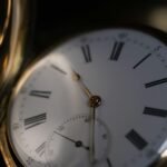 Upcycling na Moda: O Guia Definitivo para Transformar Roupas Velhas e Renovar Seu Estilo Sustentável