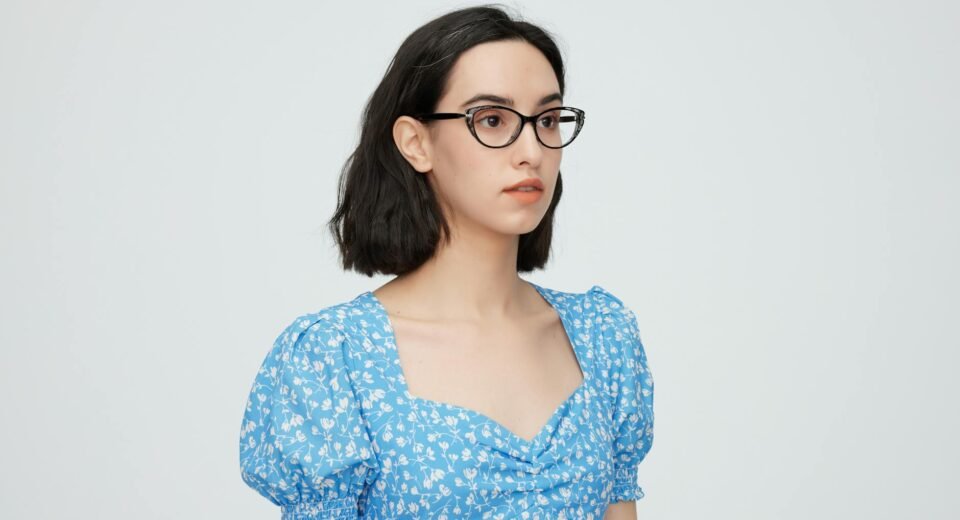 Para Christian Dior e o New Look, a moda pós-guerra representou uma ruptura radical com as restrições e privações da guerra,