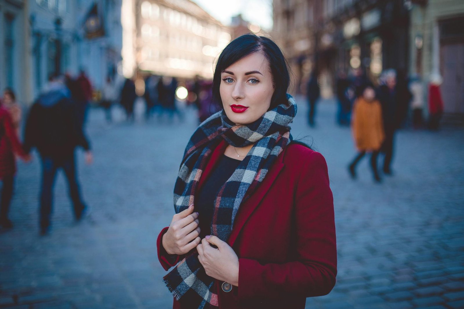 Para Lenços e Echarpes: 10 maneiras de amarrar, explore a versatilidade desses acessórios e eleve seu estilo. Aprenda técnica