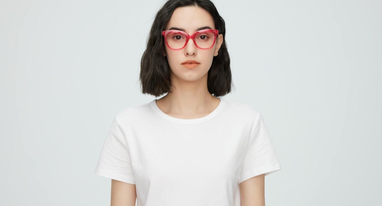 Para a Moda sem Gênero (Agender), trata-se de um movimento revolucionário que dissolve as fronteiras tradicionais do vestuári