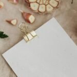 Minimalismo Fashion: As Vantagens Inesperadas de Ter Menos Roupas e um Estilo Consciente