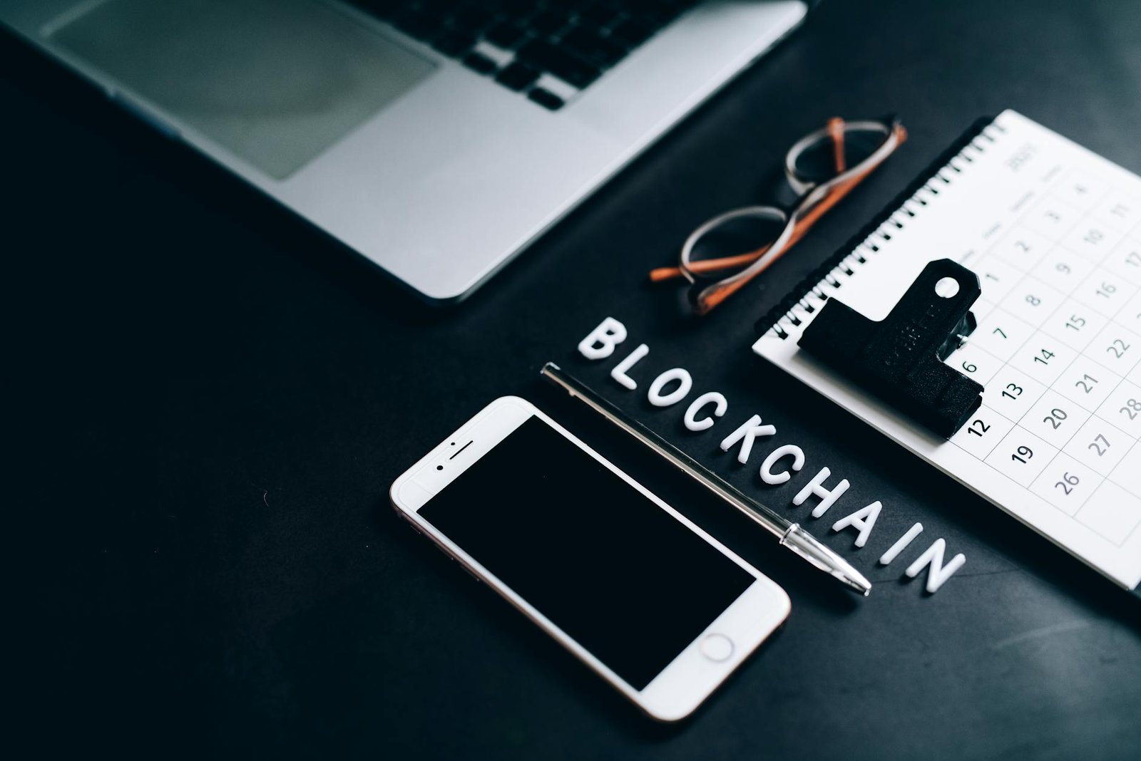 Blockchain Além das Criptomoedas: Como a Tecnologia Está Transformando Indústrias e o Futuro — como a blockchain está mudando