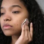 Hidratante vs. Sérum Facial: Descubra a Diferença e Potencialize Sua Rotina de Skincare