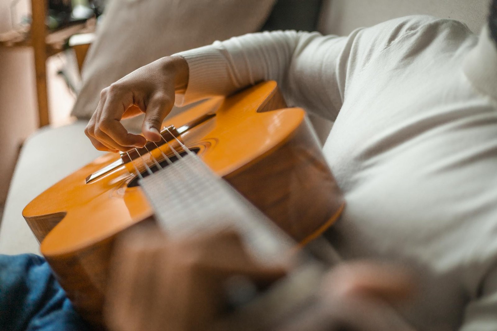 Como aprender a tocar violão do zero em casa — como aprender a tocar violão do zero em casa | Espaco Fashion