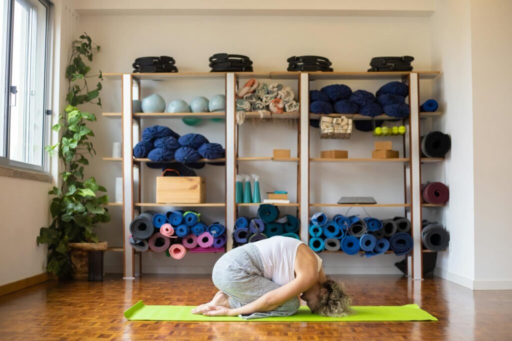 Yoga em Casa para Iniciantes: Seu Guia Completo para Começar e Transformar Sua Rotina — como começar a praticar yoga em casa