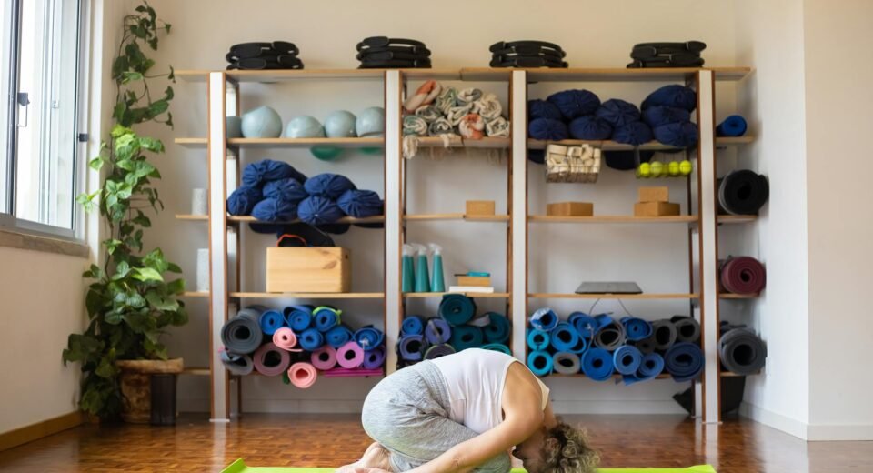 Yoga em Casa para Iniciantes: Seu Guia Completo para Começar e Transformar Sua Rotina — como começar a praticar yoga em casa