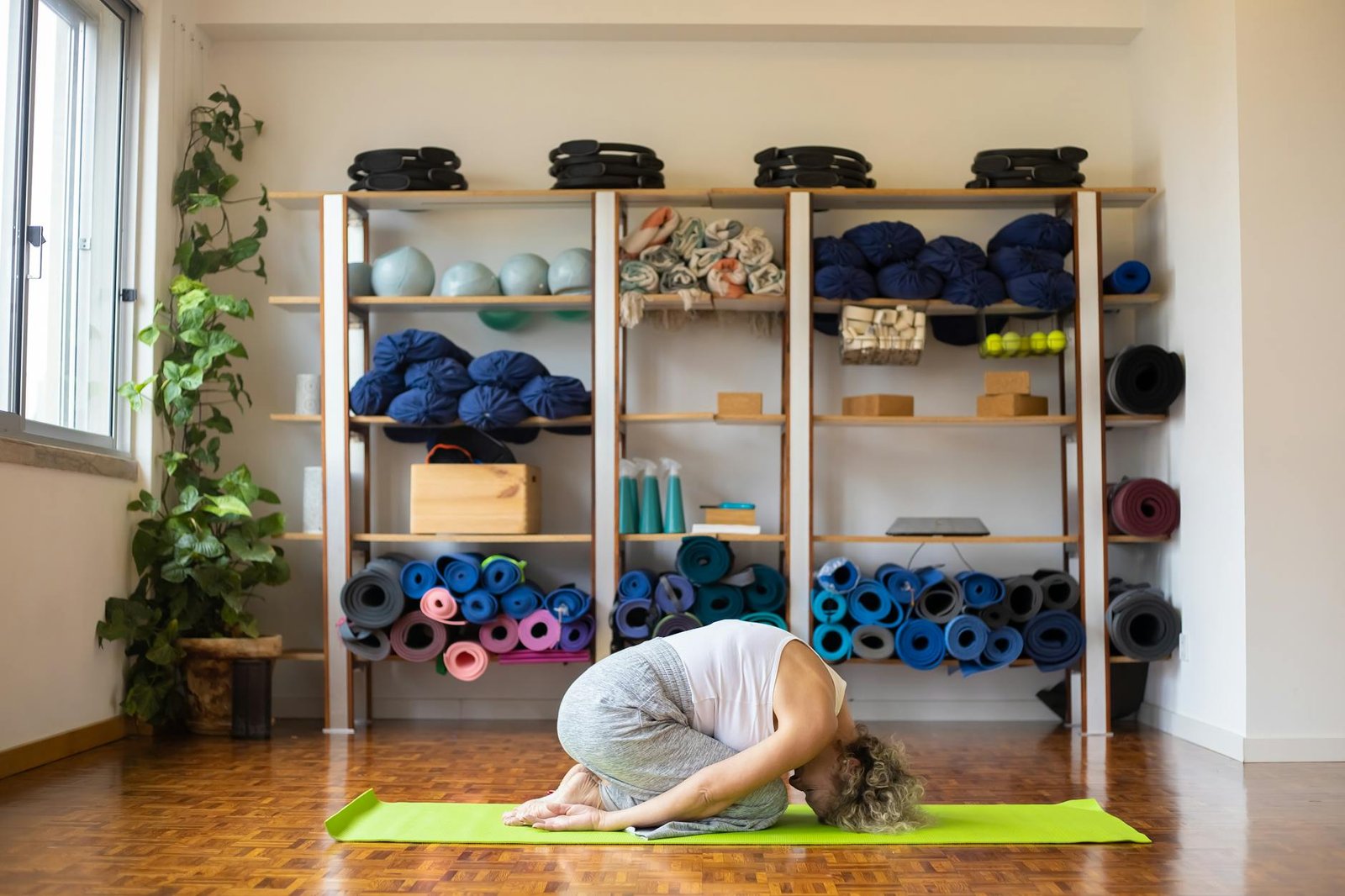 Yoga em Casa para Iniciantes: Seu Guia Completo para Começar e Transformar Sua Rotina — como começar a praticar yoga em casa