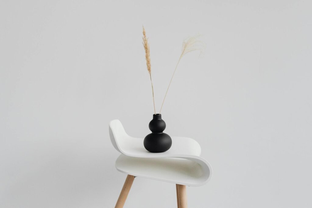 Minimalismo em Ascensão: Como a Simplicidade Redefine Tendências de Consumo e Estilo de Vida — como o minimalismo está influe