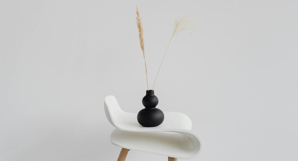 Minimalismo em Ascensão: Como a Simplicidade Redefine Tendências de Consumo e Estilo de Vida — como o minimalismo está influe