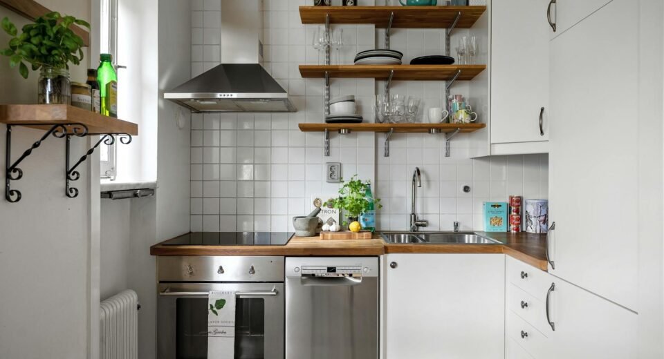 Cozinha Pequena Funcional: O Guia Definitivo para Otimizar Seu Espaço — como organizar a cozinha pequena de forma funcional |