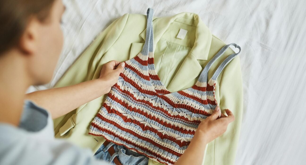Como reciclar roupas antigas e criar looks novos — como reciclar roupas antigas e criar looks novos | Espaco Fashion
