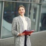 Estilo Minimalista na Moda: O Guia Definitivo para Entender e Adotar com Elegância
