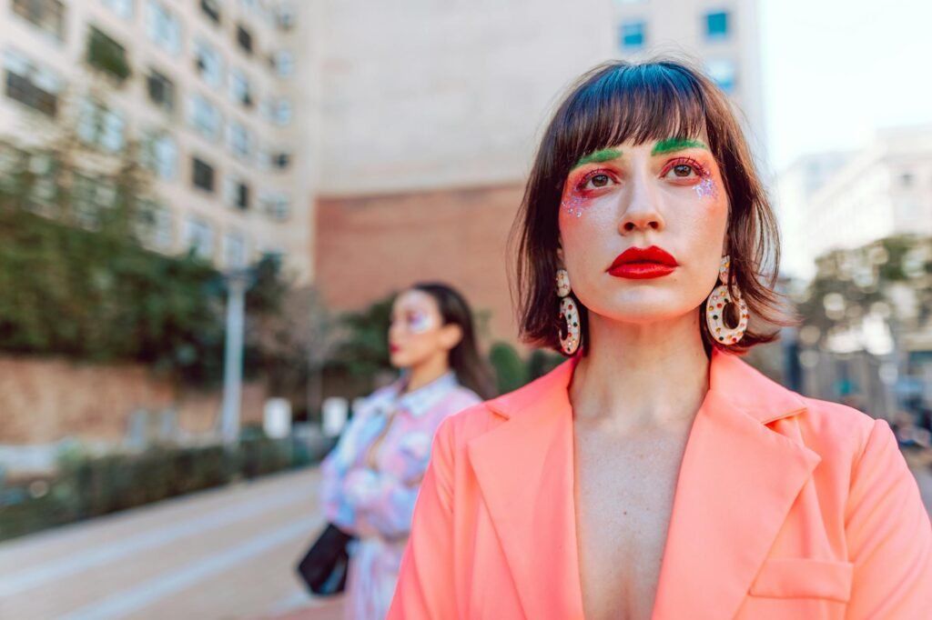 Cores Vibrantes: O Guia Definitivo para um Look Impactante sem Exageros — como usar cores vibrantes sem exagerar no look | Es