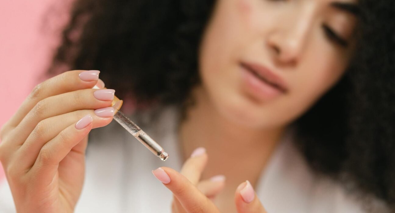 Hidratante vs. Sérum Facial: Descubra a Diferença e Potencialize Sua Rotina de Skincare — diferença entre hidratante e sérum