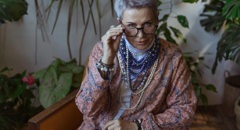 Guia Definitivo de Estilo para Mulheres Maduras: Descubra o Charme que Transcende o Tempo — guia de estilo para mulheres madu