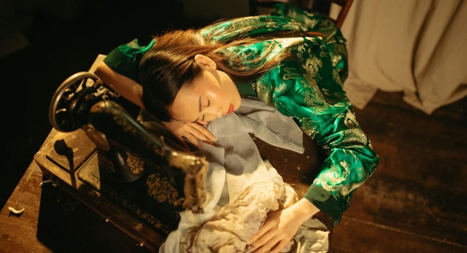 Slow Fashion: Desvende o Conceito e Descubra Por Que Adotá-lo Transforma Seu Estilo e o Mundo — o que é slow fashion e por qu