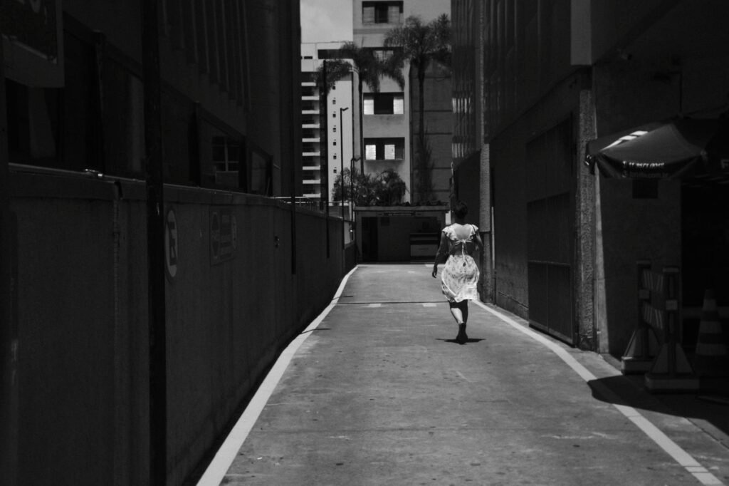 Sentindo-se Perdida na Vida? Um Guia Completo para Encontrar Seu Caminho — o que fazer quando se sente perdida na vida | Espa