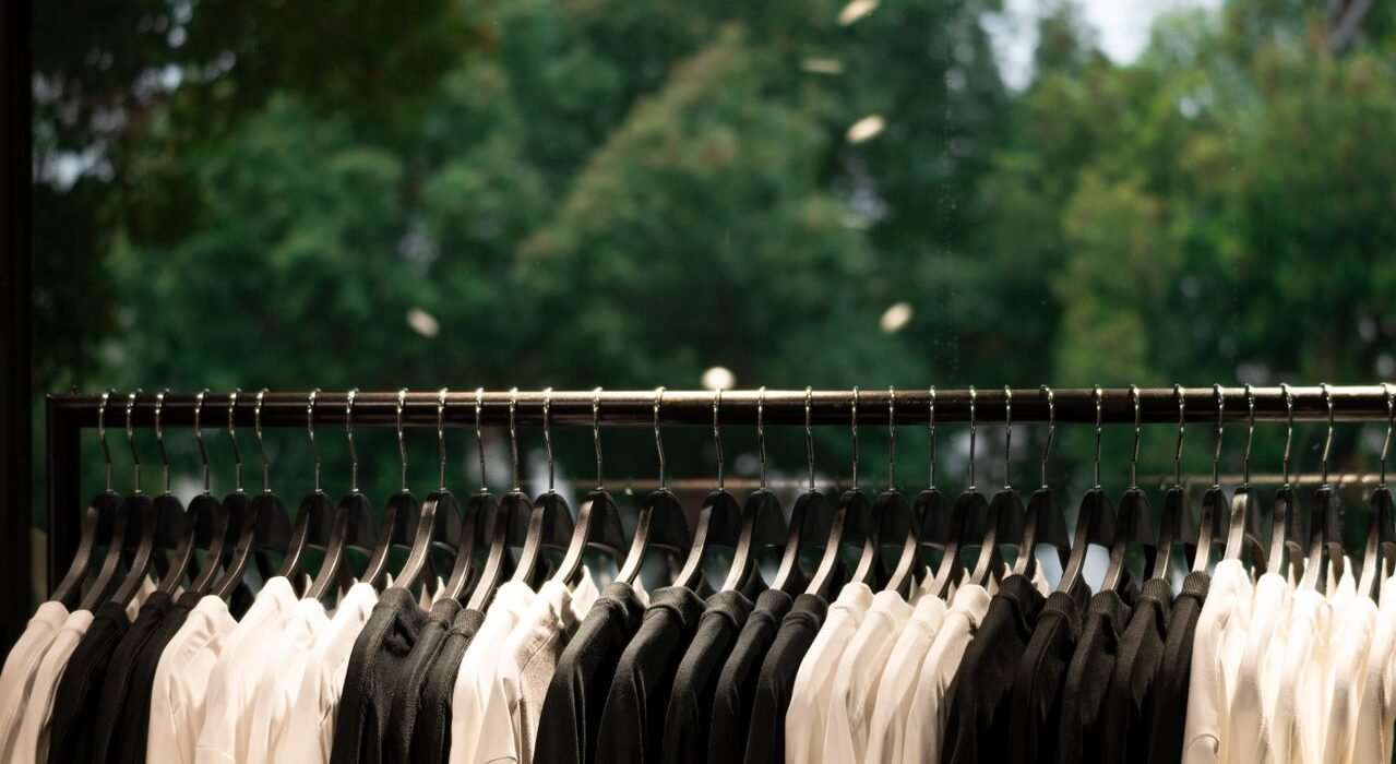 Como pesquisar confecções, marcas e lojas de moda